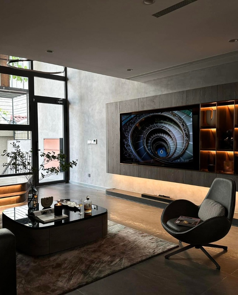 JT HOUSE