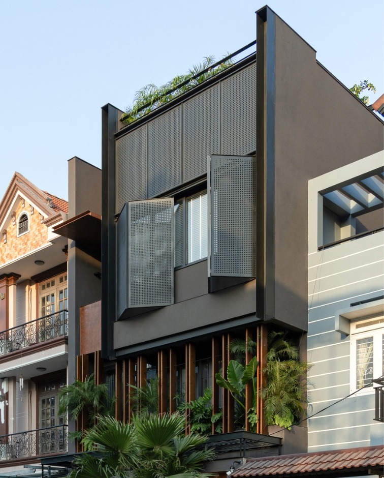 KR HOUSE