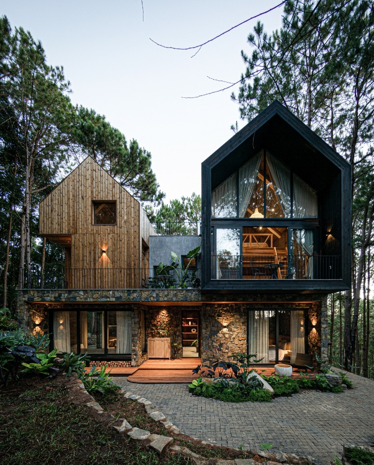 VILLA OF THE STARS