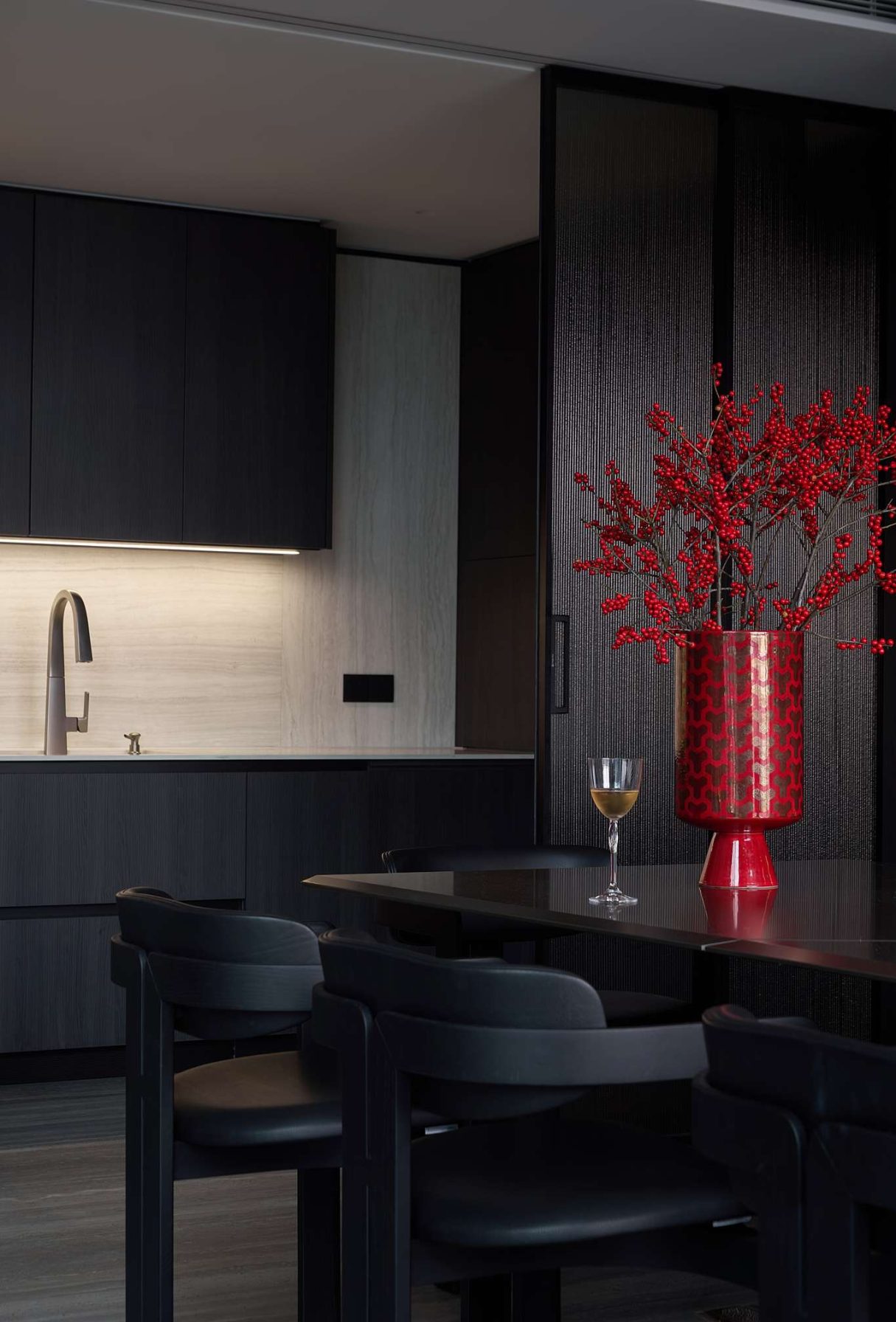 METROPOLE - A Hung1051